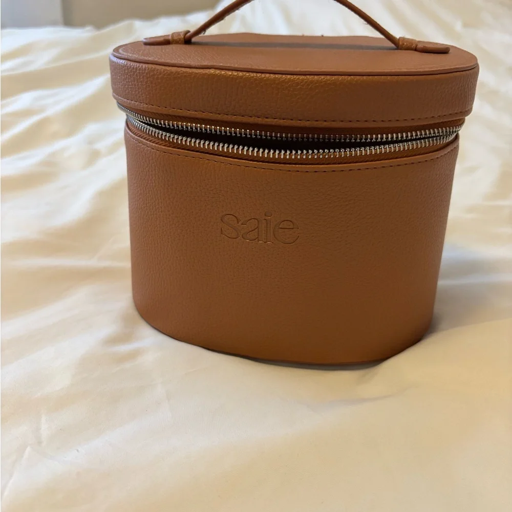 Saie Vanity Case Makeup Bag/ Travel
Cosmetic Bag -Brown . PRICE IS FIRM - Picture 11 of 15